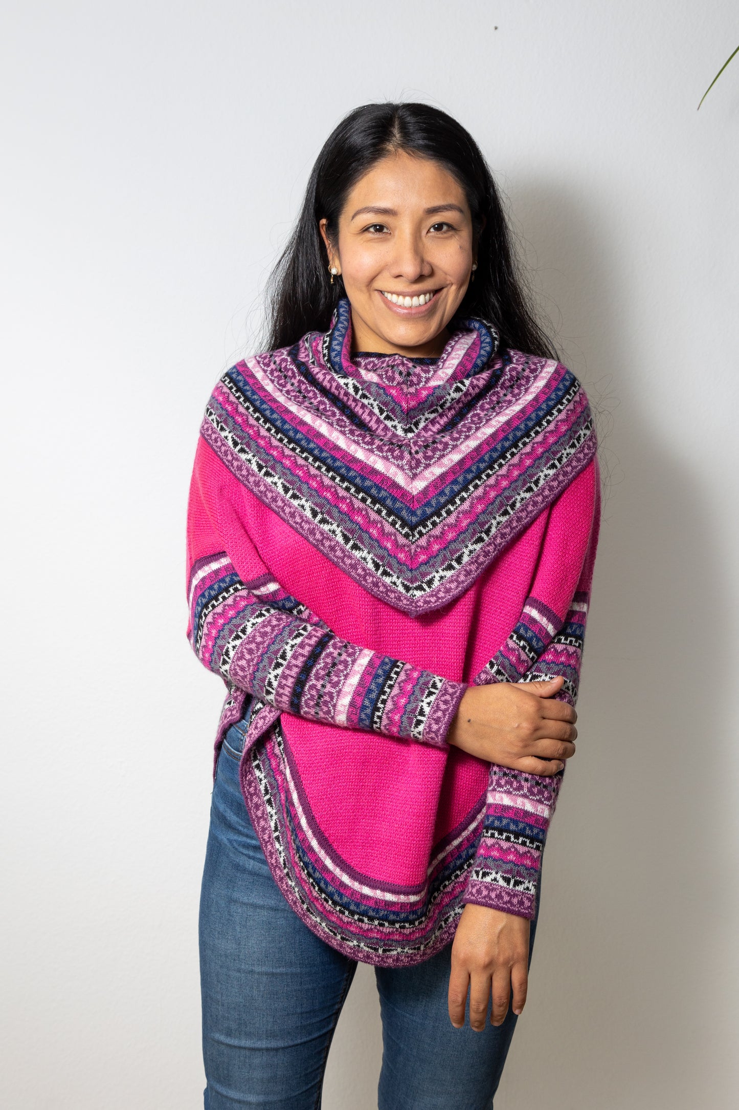 Luxuriöser Poncho Model Aurora, aus superfeiner Alpakawolle für Frauen