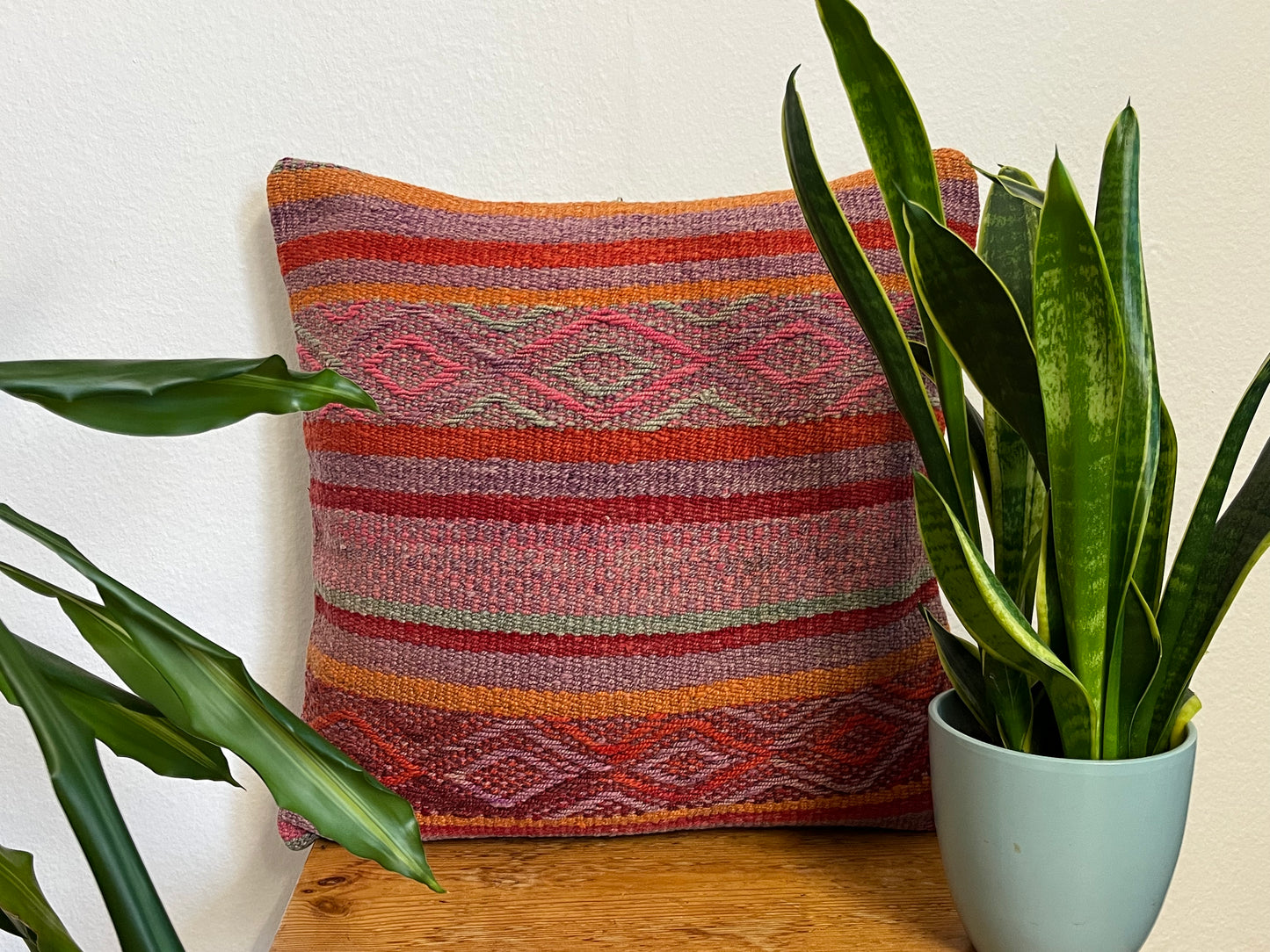 Coussin Frazada péruvien tissé à la main modèle Cantuta