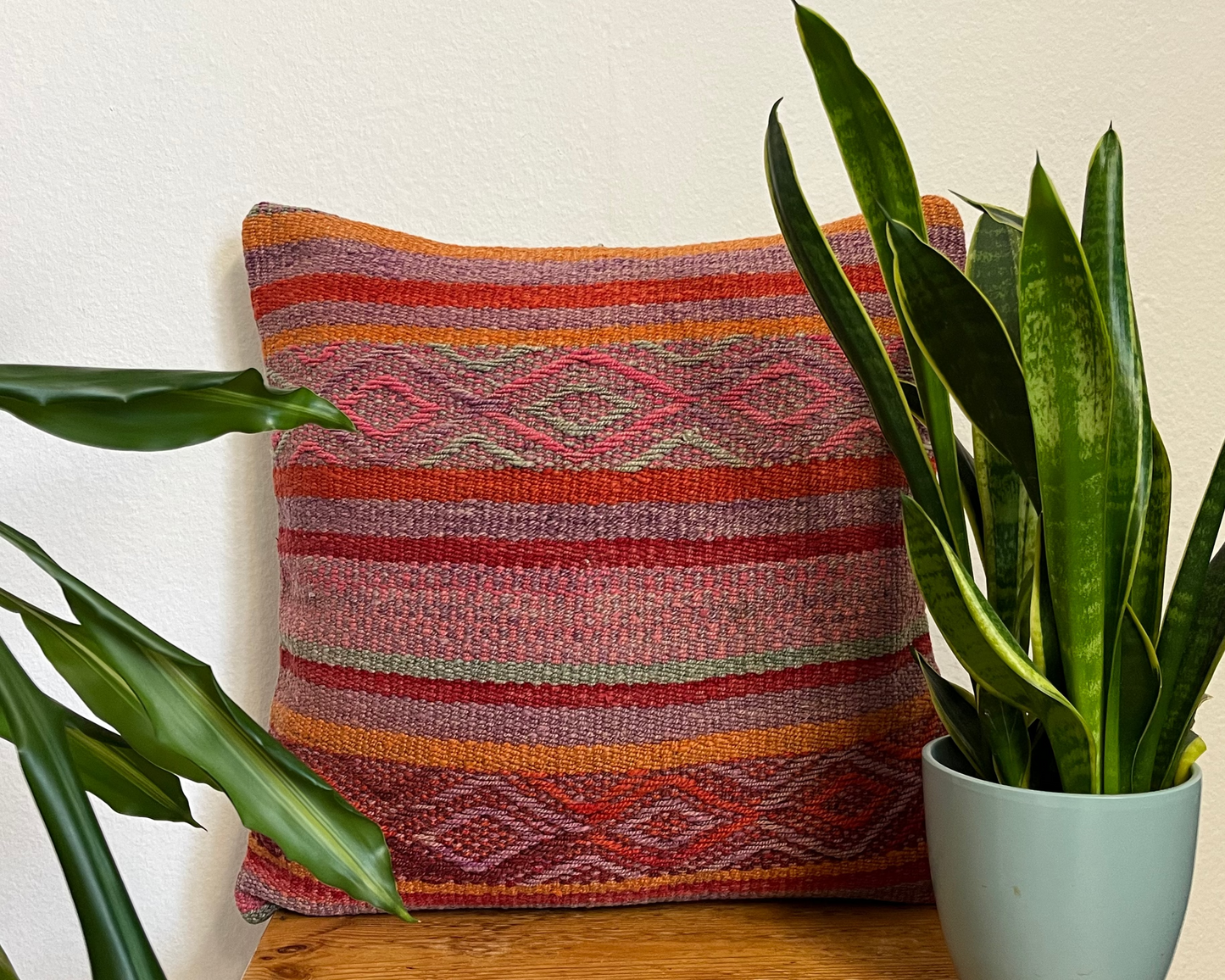 Coussin Frazada péruvien tissé à la main modèle Cantuta