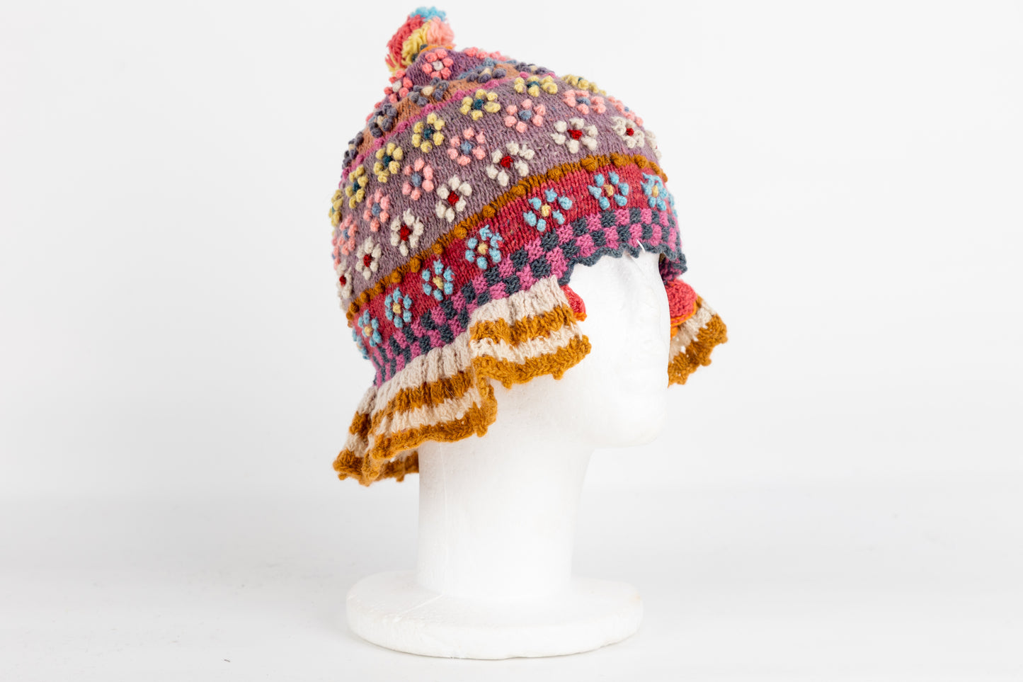 Handgestrickte Mütze aus Schafwolle – Blumenstickerei aus Peru
