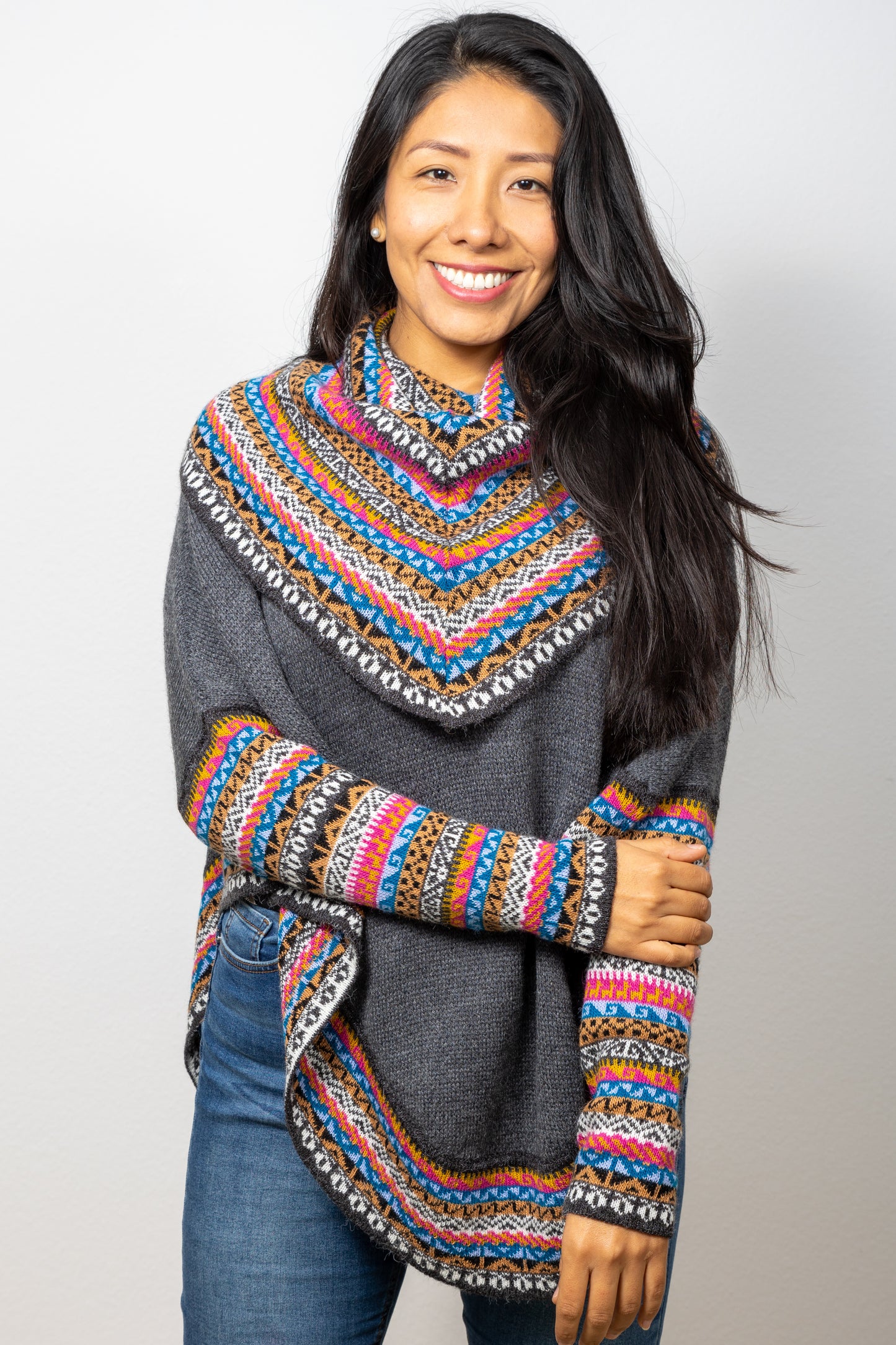 Luxuriöser Poncho Model Aurora, aus superfeiner Alpakawolle für Frauen