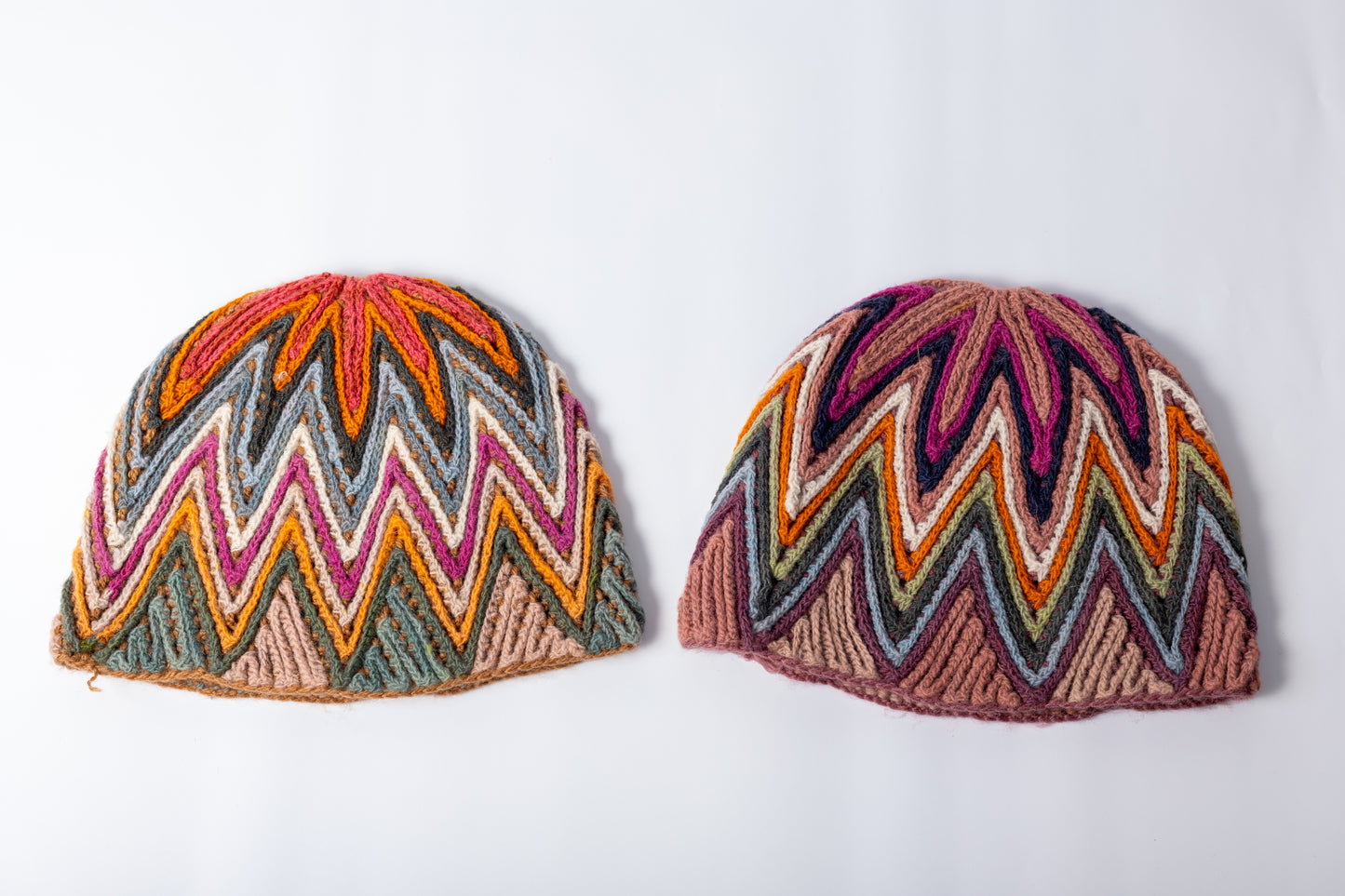 Handgestrickte Mütze Model Inti