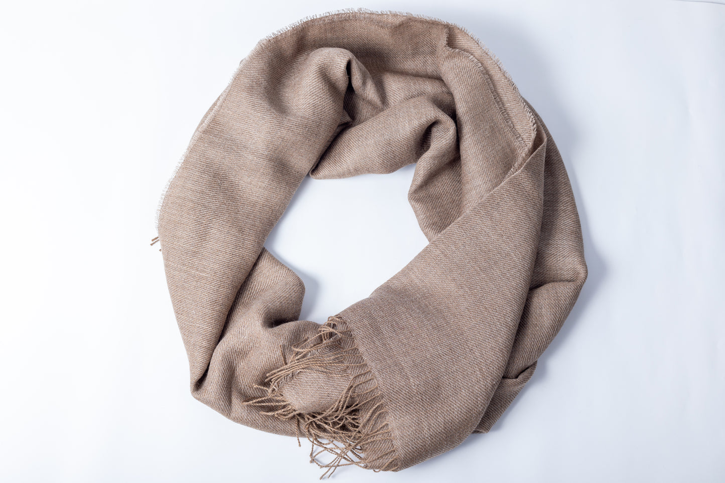 Écharpe en soie d'alpaga composée de 70 % de bébé alpaga et de 30 % de soie