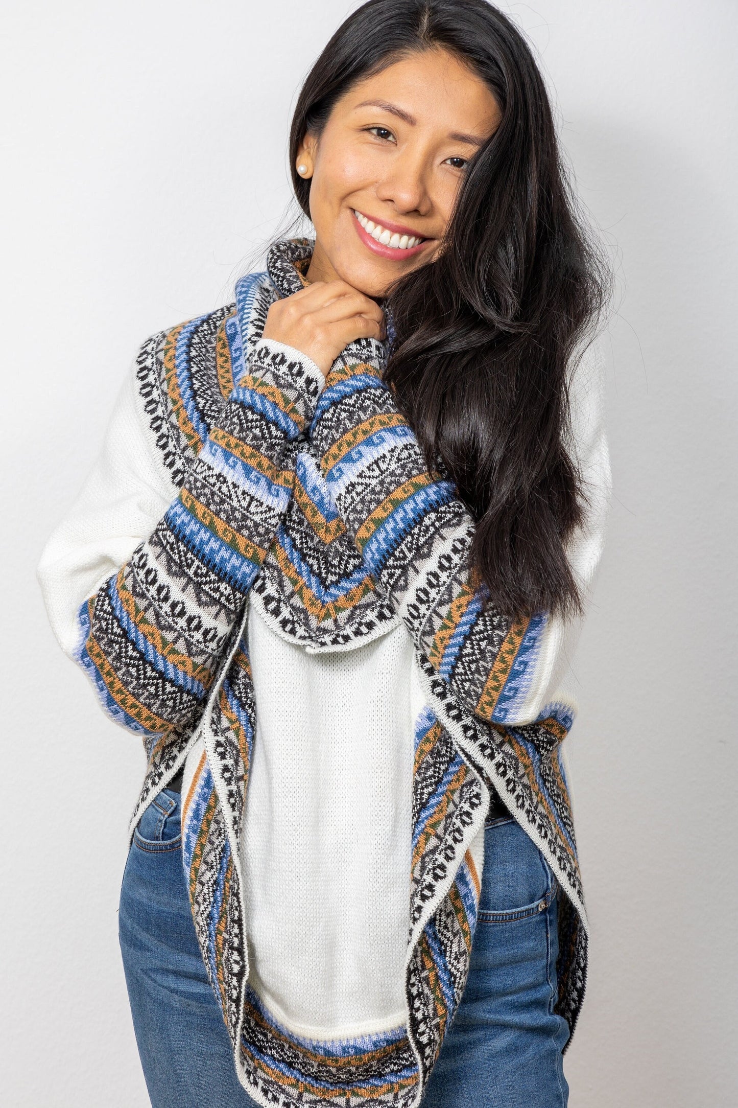 Luxuriöser Poncho Model Aurora, aus superfeiner Alpakawolle für Frauen