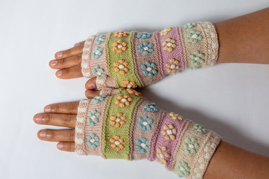 Handgestrickte Pulswärmer - Handschuhe aus Schafwolle – Blumenstickerei aus Peru