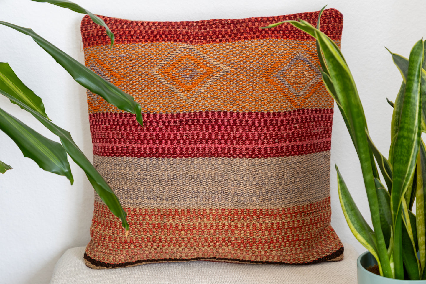 Coussin Frazada péruvien tissé à la main modèle Kayara