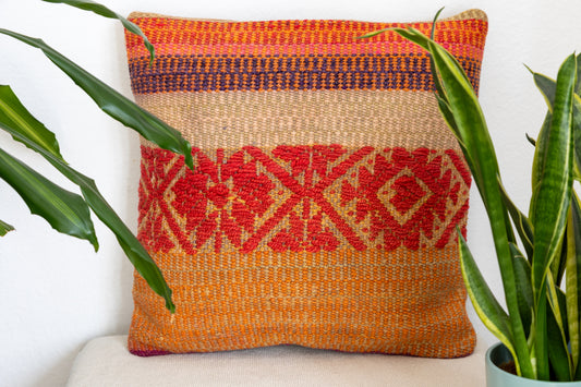 Handgewebtes Peruanisches Frazada-Kissen Model Kayara