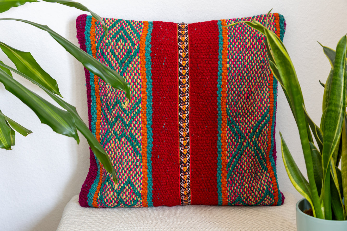 Coussin Frazada péruvien tissé à la main modèle Kayara