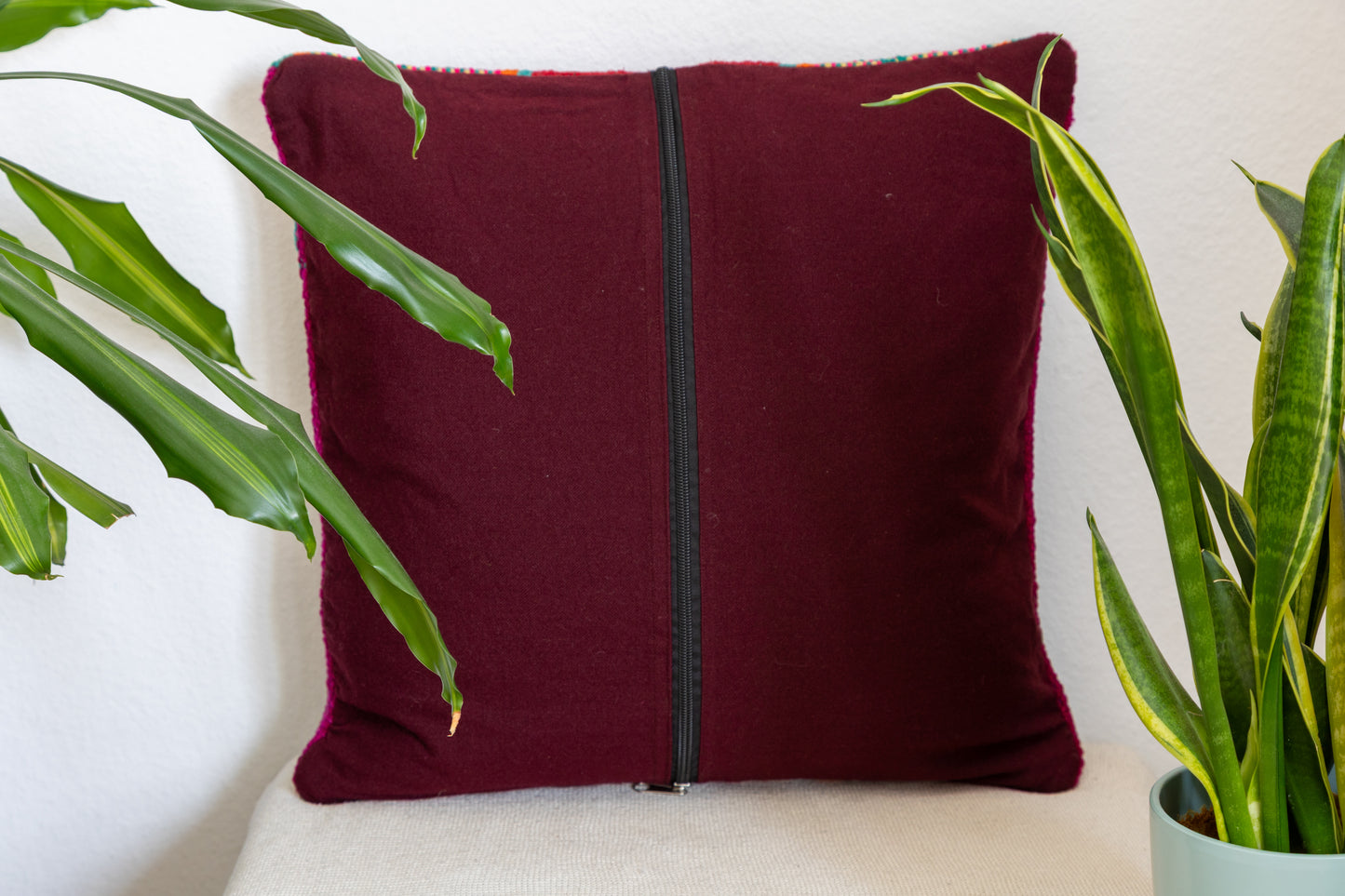 Coussin Frazada péruvien tissé à la main modèle Kayara