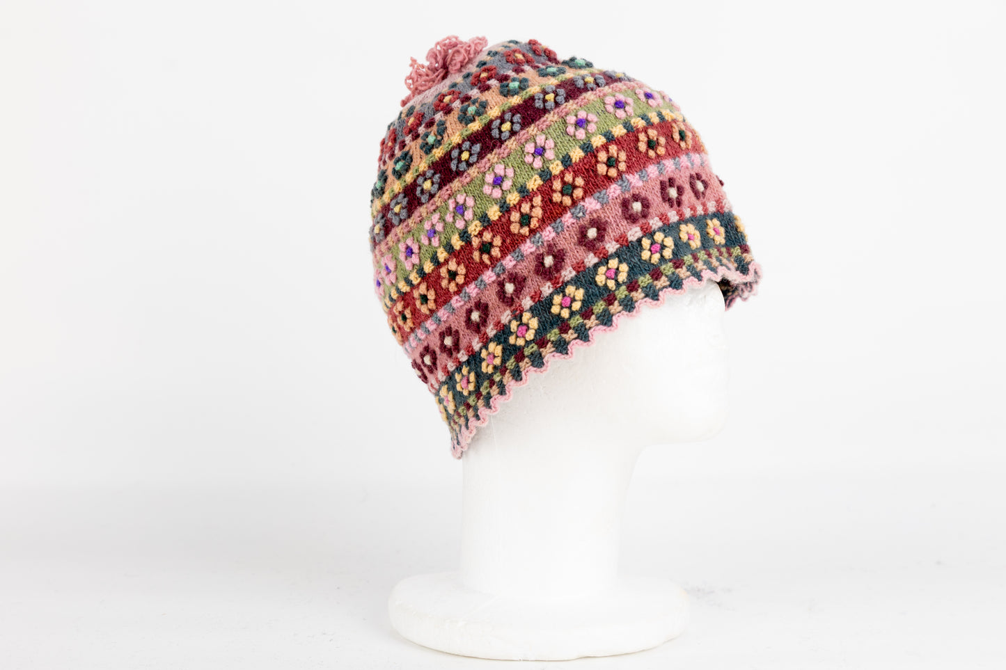 Handgestrickte Mütze aus Schafwolle – Blumenstickerei aus Peru
