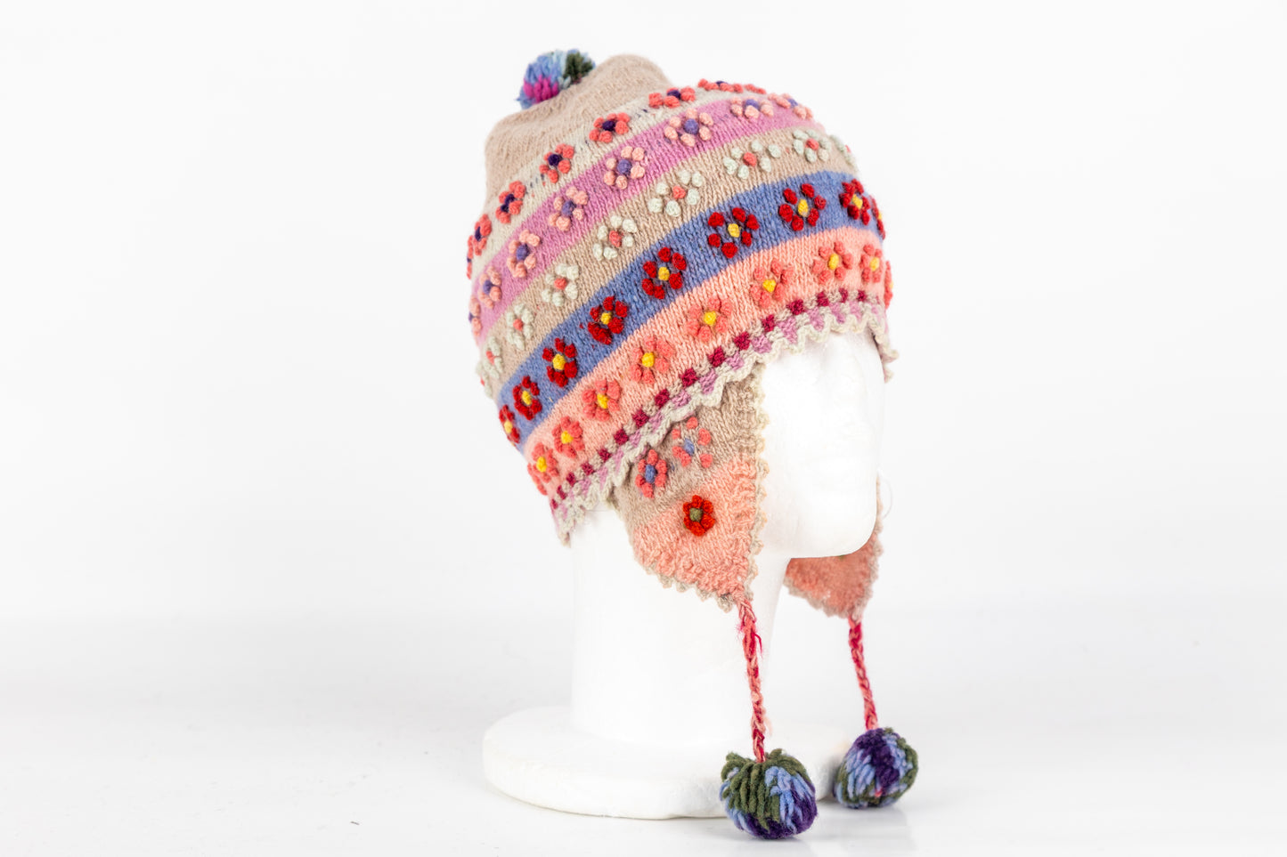 Handgestrickte Mütze aus Schafwolle – Blumenstickerei aus Peru