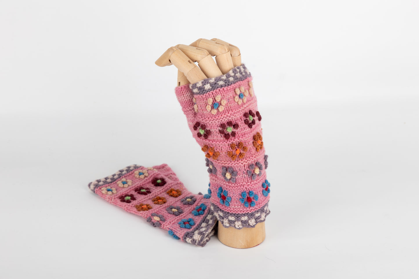 Handgestrickte Pulswärmer - Handschuhe aus Schafwolle – Blumenstickerei aus Peru