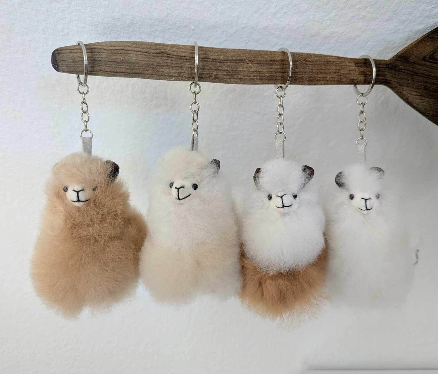 Alpaka Fell Schlüsselanhänger – flauschiges Geschenk aus Peru